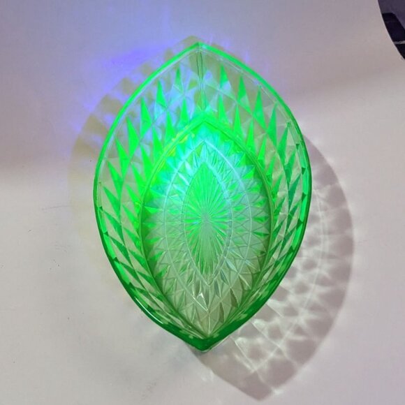 Jeannette Glass Uranium Green Boat Dish Diamond Pattern Windsor 1930s Vintage - Picture 2 of 8